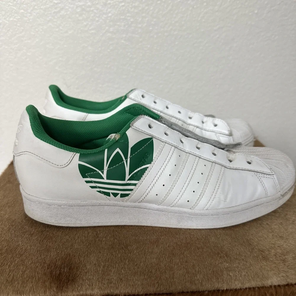 [FY2827] Mens Adidas Superstar.‎ Size 10.5